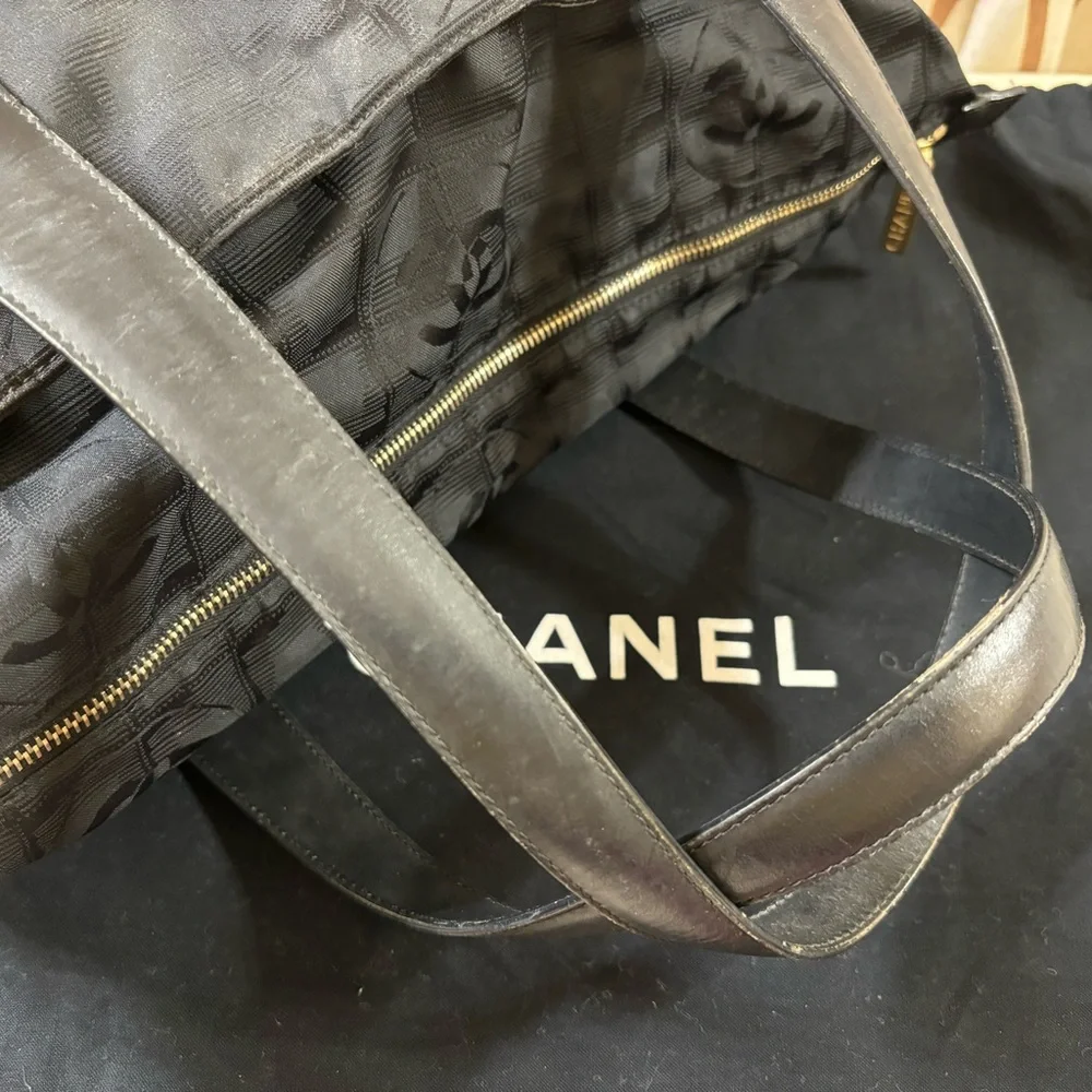 CHANEL authentic cc